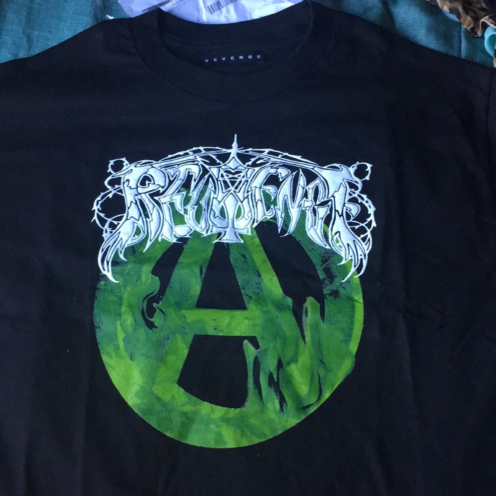 Revenge Short sleeve black shirt